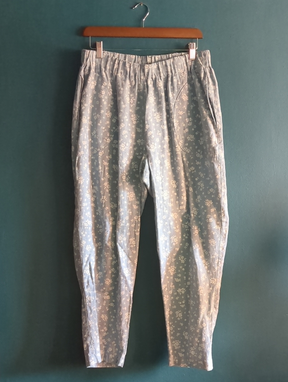 notPERFECTLINEN 100% Linen Athens Light Blue Floral Elastic Waist Tapered Pants